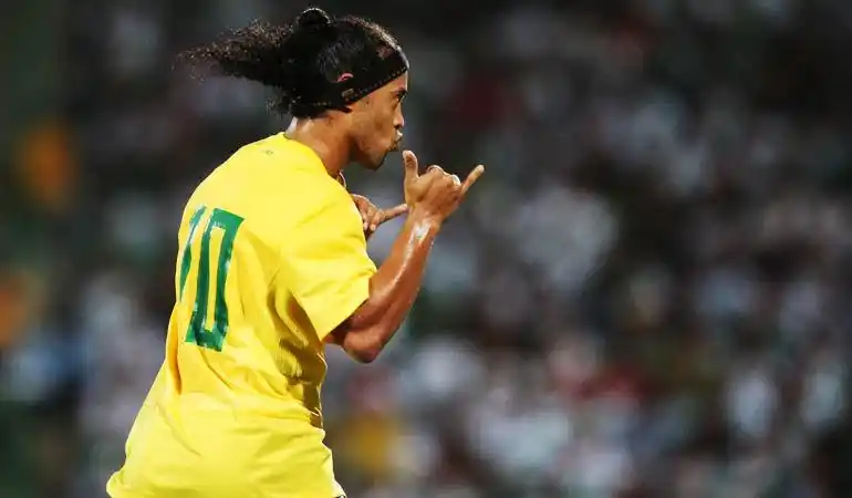 成为中国足 成为中国足